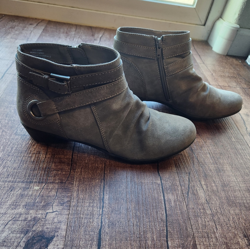 Boots - Picture 4 of 4